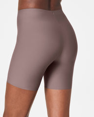 SPANXsupersmooth™ Essential Mid-Thigh Short | Smoke