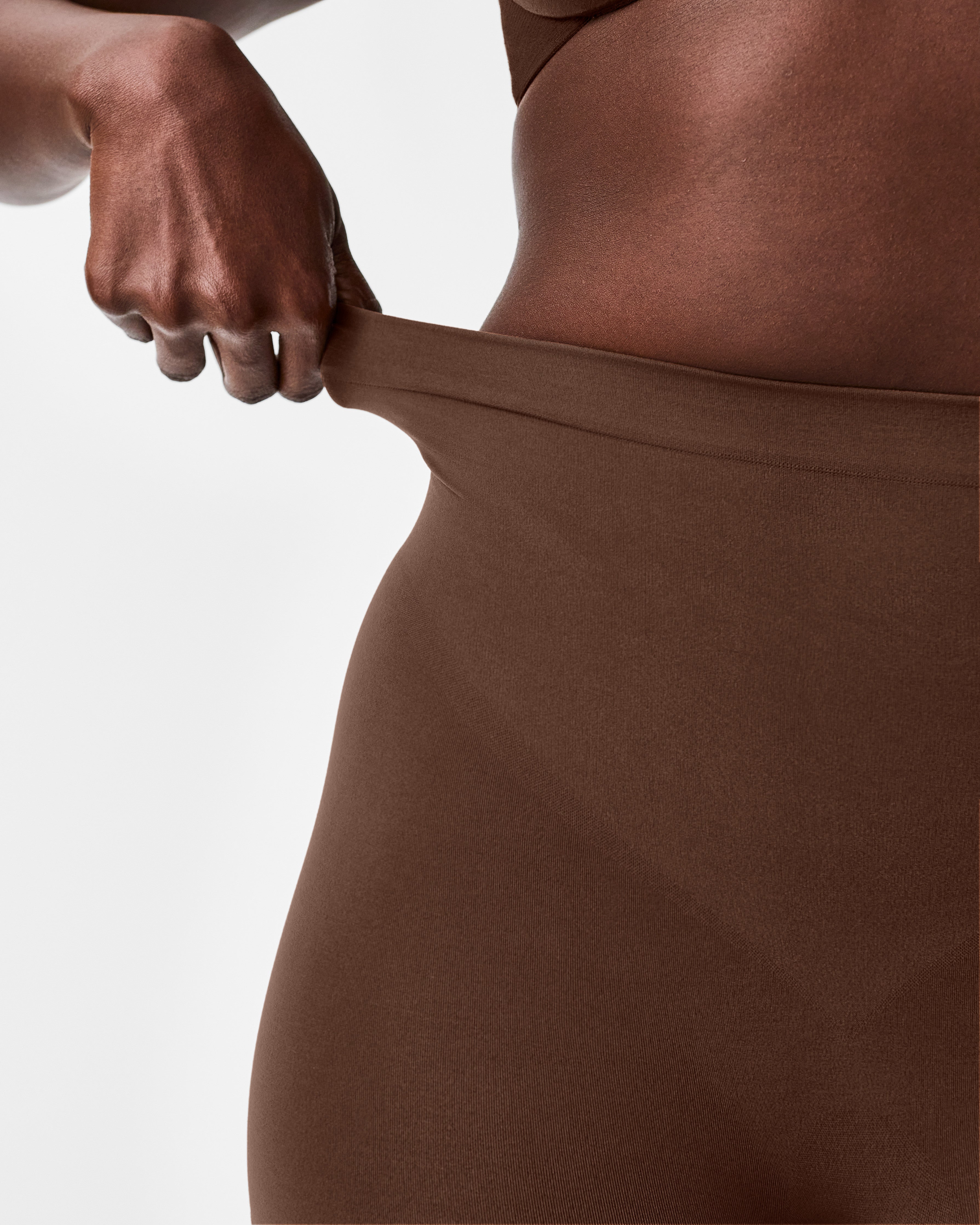 SPANXsculpt™ Seamless Power Mid-Thigh Short | Chestnut Brown
