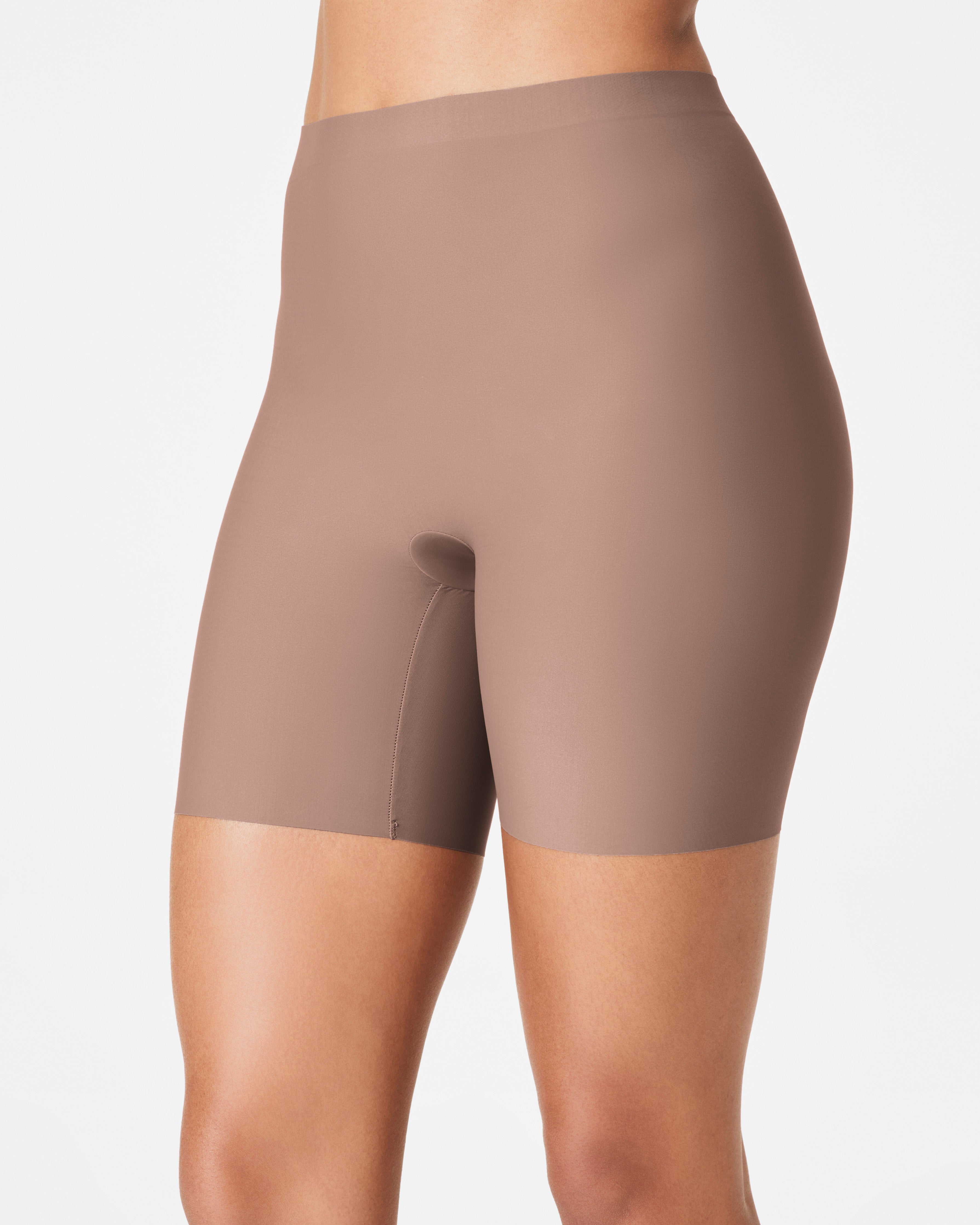 SPANXsupersmooth™ Essential Mid-Thigh Short