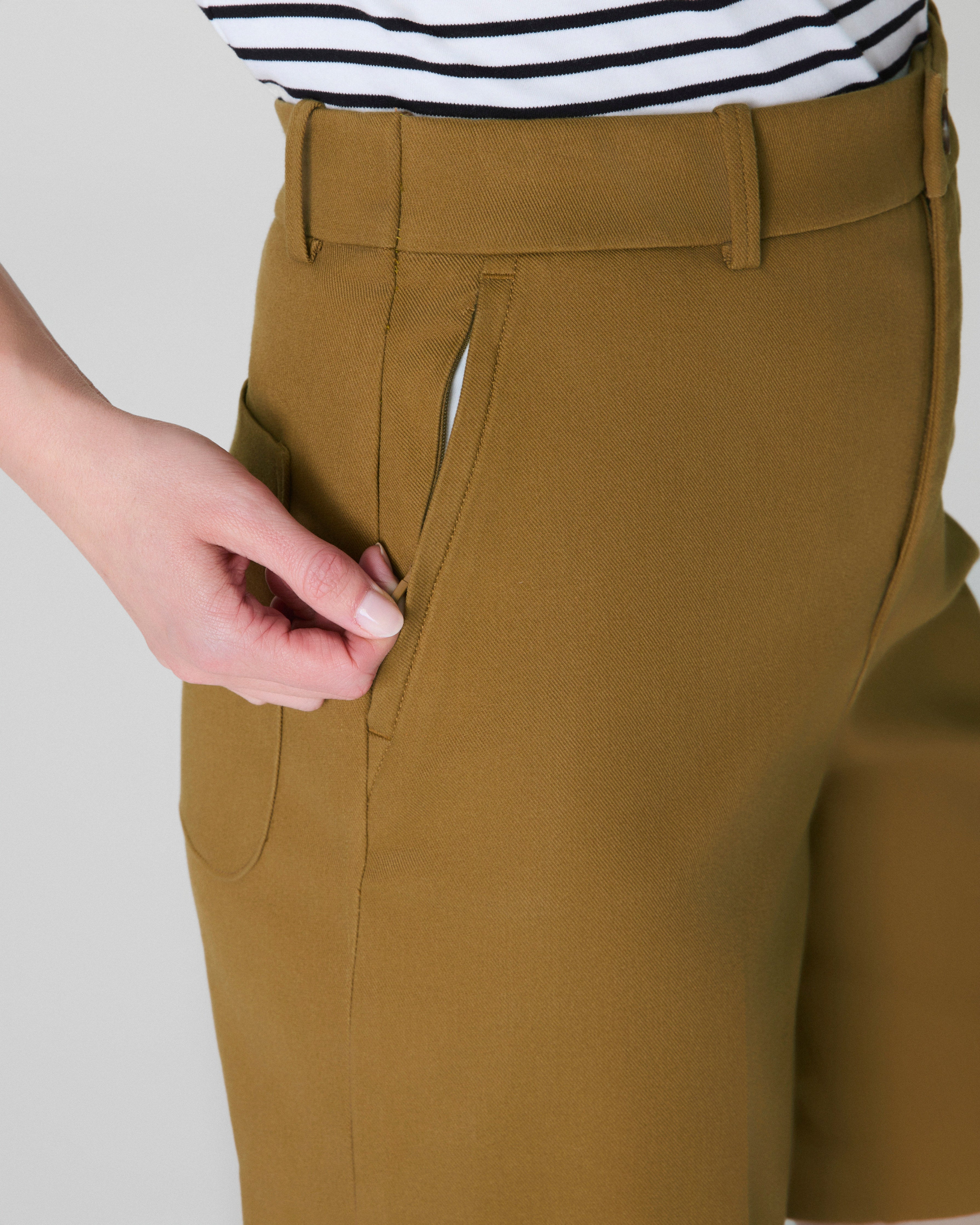 SPANXsupersmooth™ Stretch Twill Short, 9" | Flax